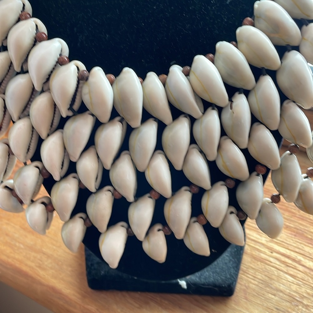 Shell necklace - Picture 2 of 5